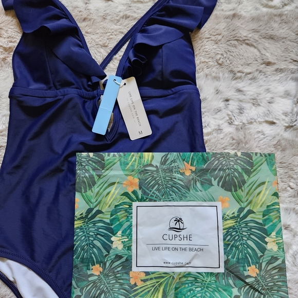 NEW- Cupshe women's medium one-piece suit. Navy - Picture 2 of 2